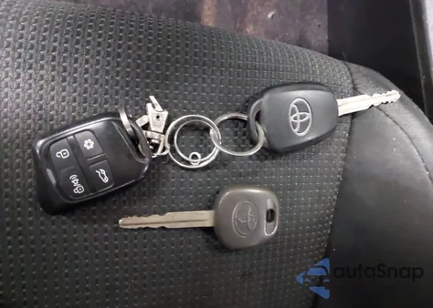 2018 Toyota Rav4 Xle из США, поврежденный, VIN 2T3RFREV8JW701686